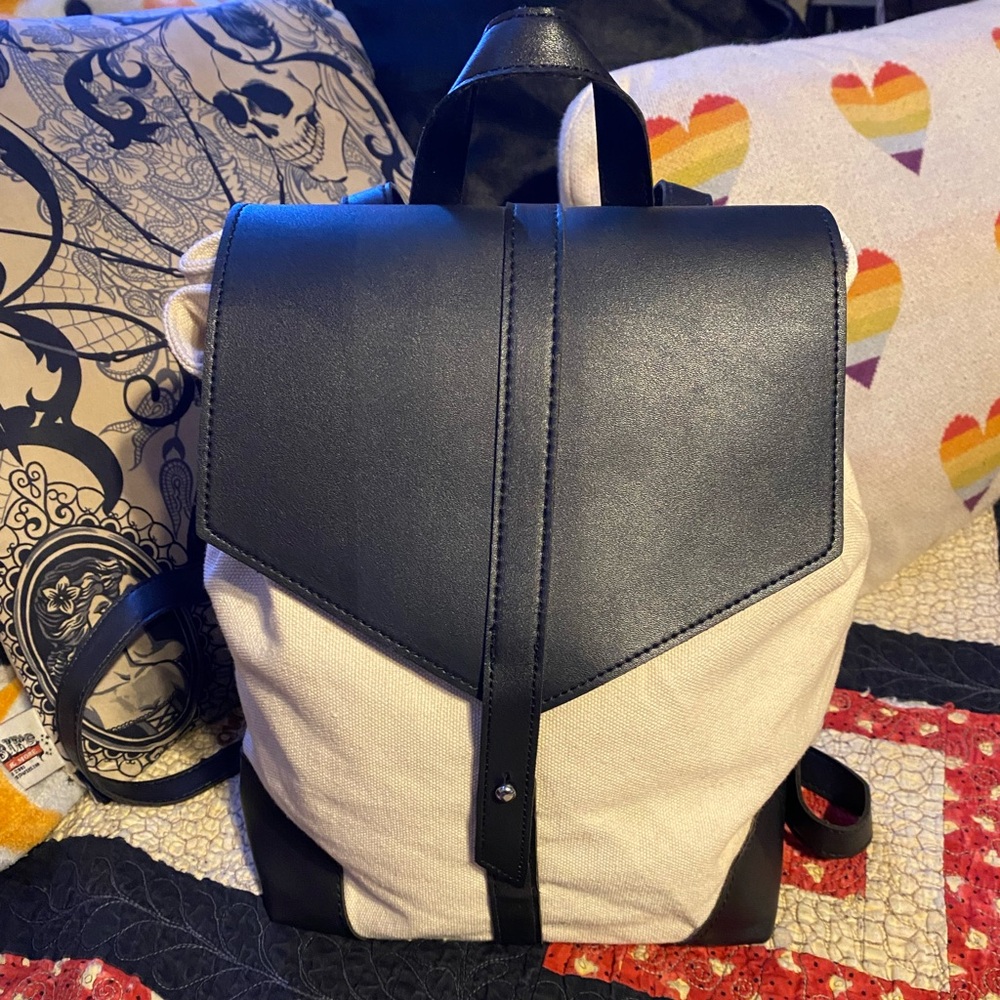 Backpack - Picture 7 of 10